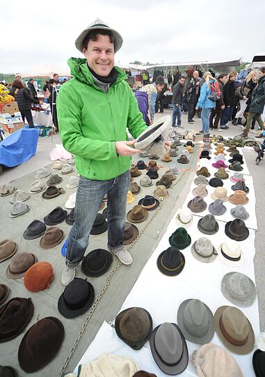 Bayerns größter Flohmarkt. Am Samstag waren wieder über 20000 Schnäppchenjäger da! Wir zeigen die besten und kuriosesten Bilder!