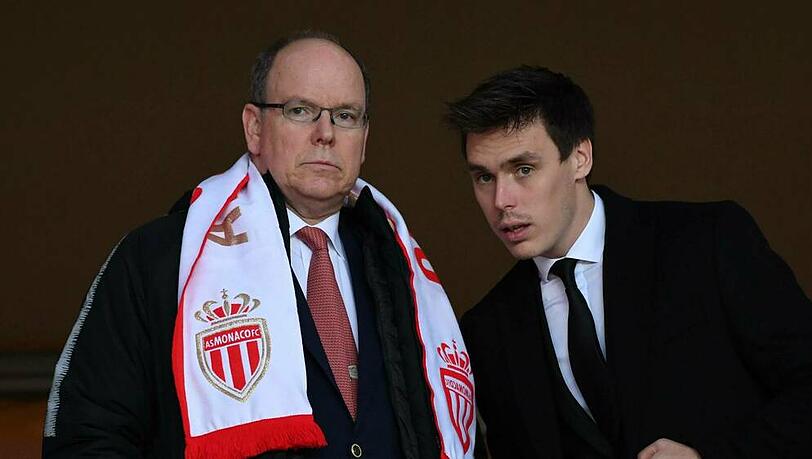 Louis Ducruet bei einem Spiel des AS Monaco, an seiner Seite sein Onkel Fürst Albert II. Louis Ducruet bei einem Spiel des AS Monaco, an seiner Seite sein Onkel Fürst Albert II.