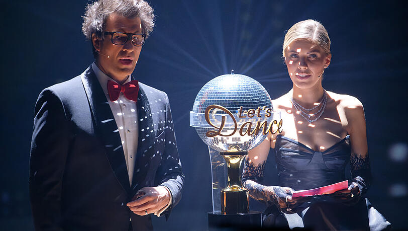 2016 ging der "Let's Dance"-Pokal an Victoria Swarovski. Inzwischen moderiert sie das Format an der Seite von Daniel Hartwich. 2016 ging der "Let's Dance"-Pokal an Victoria Swarovski. Inzwischen moderiert sie das Format an der Seite von Daniel Hartwich.