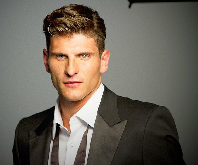 Macht auch im Hugo-Boss-Dress eine gute Figur: Mario Gomez.