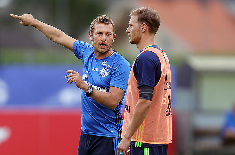 Der Coach und sein Kapitän: Schalke-Trainer Markus Weinzierl (links) und Nationalspieler Benedikt Höwedes.