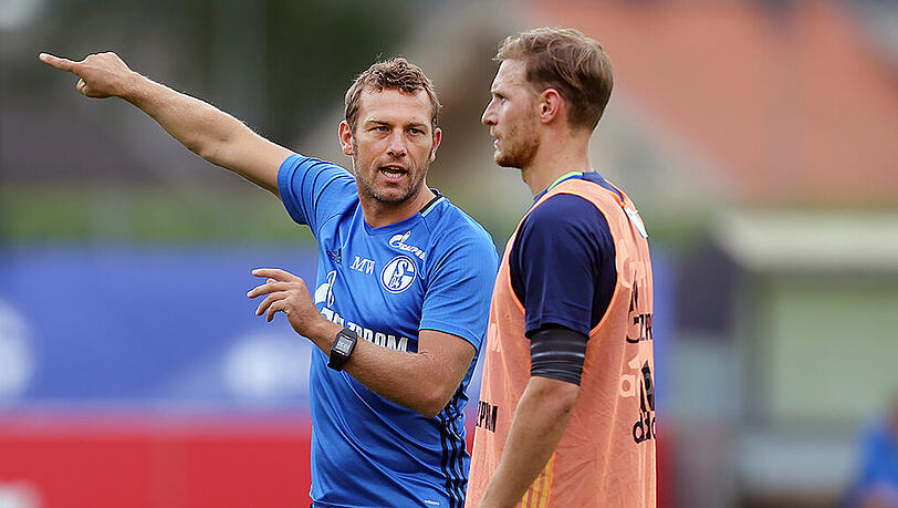 Der Coach und sein Kapitän: Schalke-Trainer Markus Weinzierl (links) und Nationalspieler Benedikt Höwedes. Der Coach und sein Kapitän: Schalke-Trainer Markus Weinzierl (links) und Nationalspieler Benedikt Höwedes.