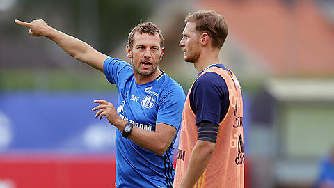 Der Coach und sein Kapitän: Schalke-Trainer Markus Weinzierl (links) und Nationalspieler Benedikt Höwedes.