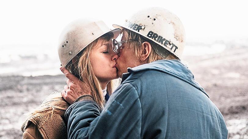 Echte, proletarische Liebe: Gundermann (Alexander Scheer) und seine neue Freundin (Anna Unterberger).