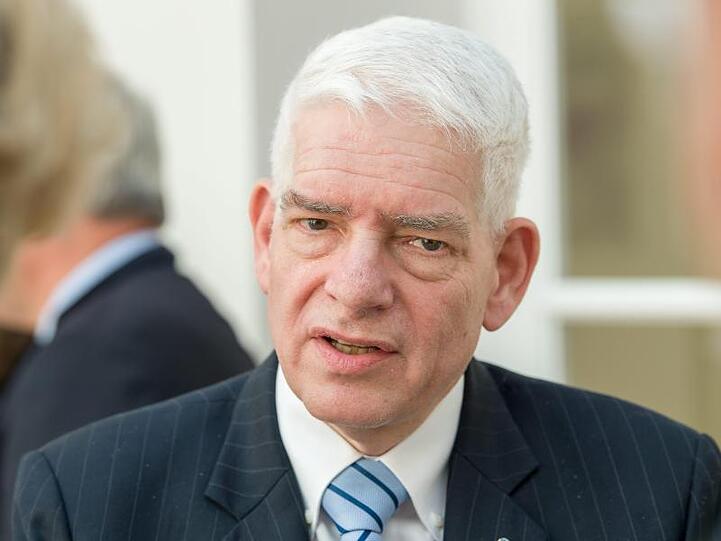 Josef Schuster ist für weitere vier Jahre im Amt des Präsidenten des Zentralrats der Juden in Deutschland bestätigt worden.