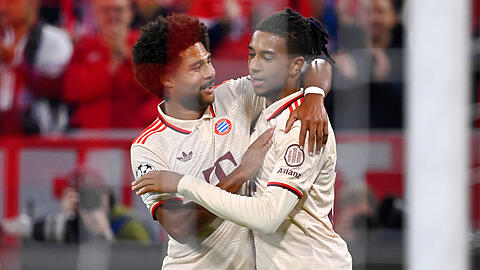 Michael Olise (re.) erzielt einen Doppelpack gegen Zagreb, Serge Gnabry spielt stark.
