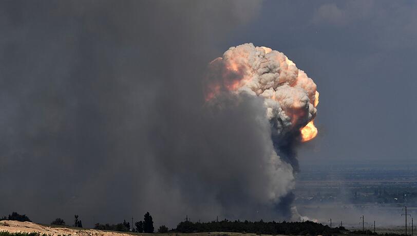 Russische Arsenale gehören zu den Hauptzielen ukrainischer Angriffe - im jüngsten Fall soll aber fahrlässiger Umgang mit Munition an den Explosionen schuld sein. (Archivbild)