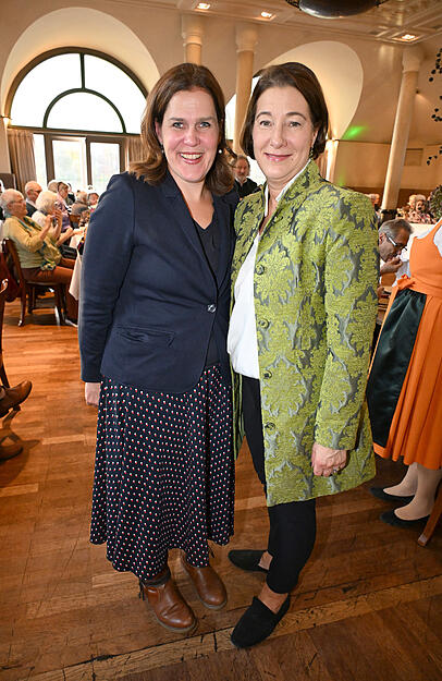 Bürgermeisterin Verena Dietl und Retla-Gründerin Judith Prem freuen sich über das gelungene Event.
