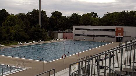 Das Dante-Sommerbad in M&uuml;nchen.