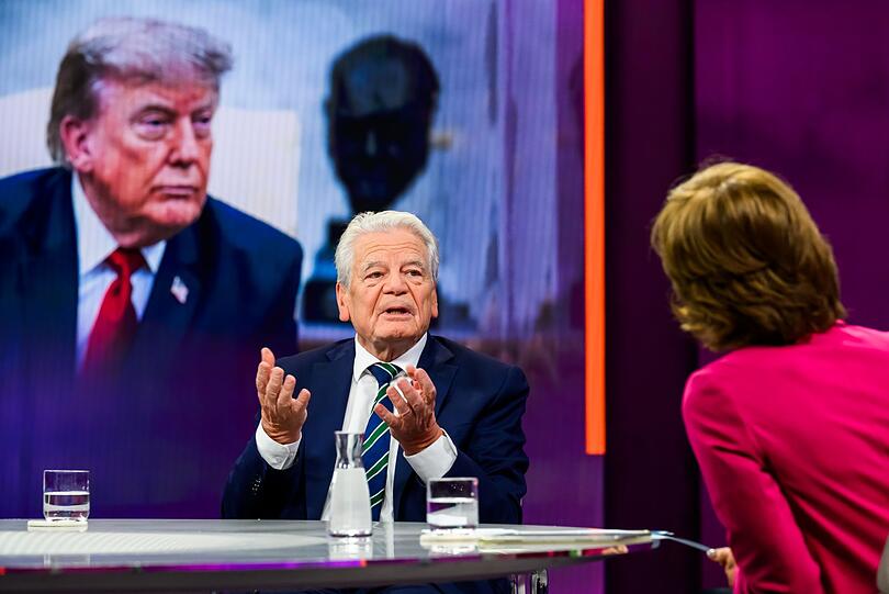 "Verliert die Ukraine, haben wir unter anderem ein riesiges Kostenproblem. Wir werden Millionen neuer Fl&uuml;chtlinge haben, und ein aggressives Russland zwingt uns zu noch mehr R&uuml;stungsausgaben", glaubt Altbundespr&auml;sident Joachim Gauck.