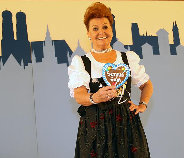 Dr. Gabriele Weishäupl, Geschäftsführendes Vorstandsmitglied Tourismusverband München-Oberbayern: &bdquo;Wir haben München im Zuge der Olympiabewerbung drei Jahre als Wintersportstadt promotet. Eishockey passt einfach super zu unserer Stadt und sollte hier seinen angestammten Platz behalten.&ldquo;