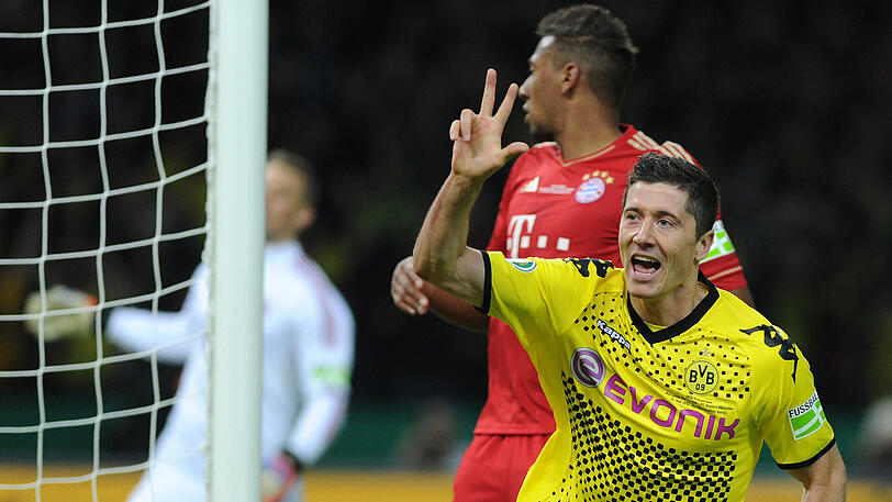 Meister Dortmund krönt im Finale eine traumhafte Saison und feiert das erste Double der Vereinsgeschichte. Der aktuelle Bayern-Torjäger Robert Lewandowski erzielt drei Treffer für den BVB.