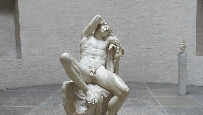Der Barberinische Faun in der Glyptothek München kommt in dem Krimi "Giftgrün" vor. Der Barberinische Faun in der Glyptothek München kommt in dem Krimi "Giftgrün" vor.