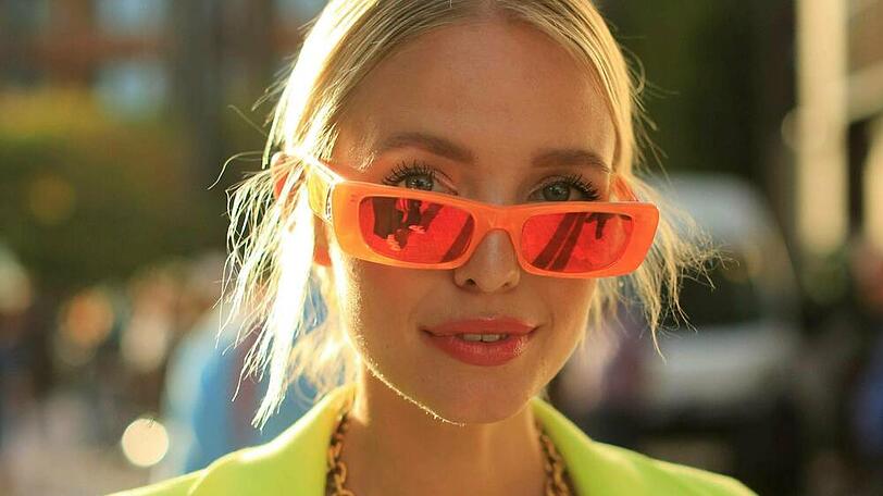 Leonie Hanne auf der London Fashion Week 2019.