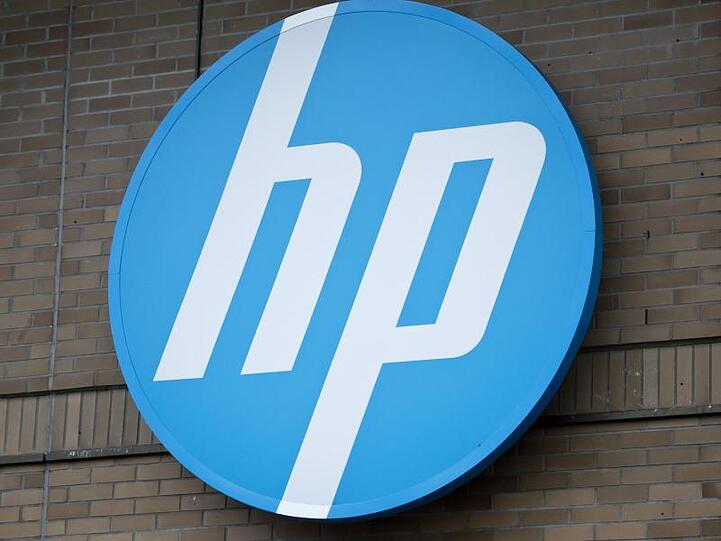 Das Logo der Computerfirma Hewlett-Packard ist an der Geschäftsstelle in Böblingen (Baden-Württemberg) zu sehen.
