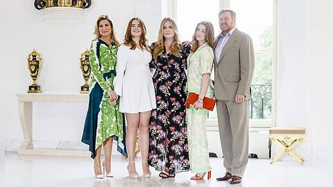 Die niederländische Königsfamilie v.l.n.r.: Königin Máxima, Prinzessin Ariane, Prinzessin Amalia, Prinzessin Alexia und König Willem-Alexander.