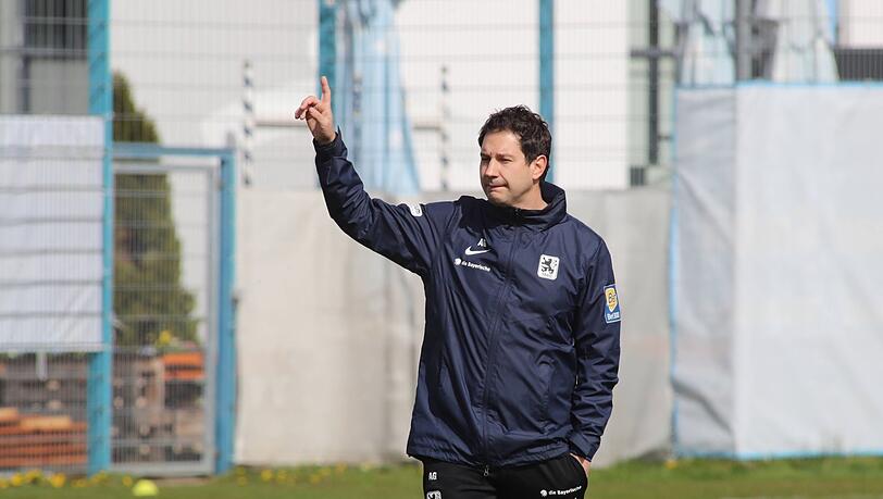 Gegen Viktoria Köln soll es für die Löwen von Trainer Giannikis wieder nach aufwärts gehen.