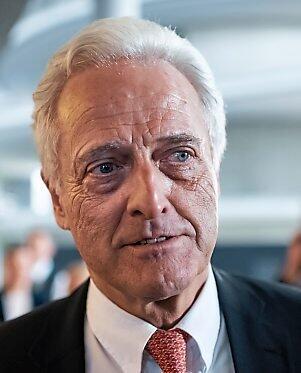 Peter Ramsauer gehört zu den Urgesteinen der CSU im Bundestag. Seit mehr als 30 Jahren vertritt er dort die Bürger aus dem Wahlkreis Traunstein. Peter Ramsauer gehört zu den Urgesteinen der CSU im Bundestag. Seit mehr als 30 Jahren vertritt er dort die Bürger aus dem Wahlkreis Traunstein.
