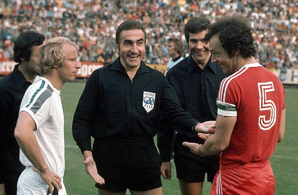 Legenden unter sich: Gladbachs Berti Vogts und Franz Beckenbauer. Legenden unter sich: Gladbachs Berti Vogts und Franz Beckenbauer.