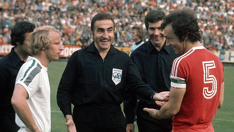 Legenden unter sich: Gladbachs Berti Vogts und Franz Beckenbauer. Legenden unter sich: Gladbachs Berti Vogts und Franz Beckenbauer.