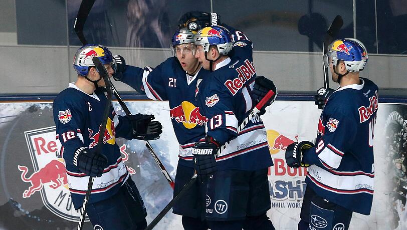 Der EHC Red Bull München feiert seinen 3:2-Erfolg über Vizemeister Ingolstadt. Der EHC Red Bull München feiert seinen 3:2-Erfolg über Vizemeister Ingolstadt.