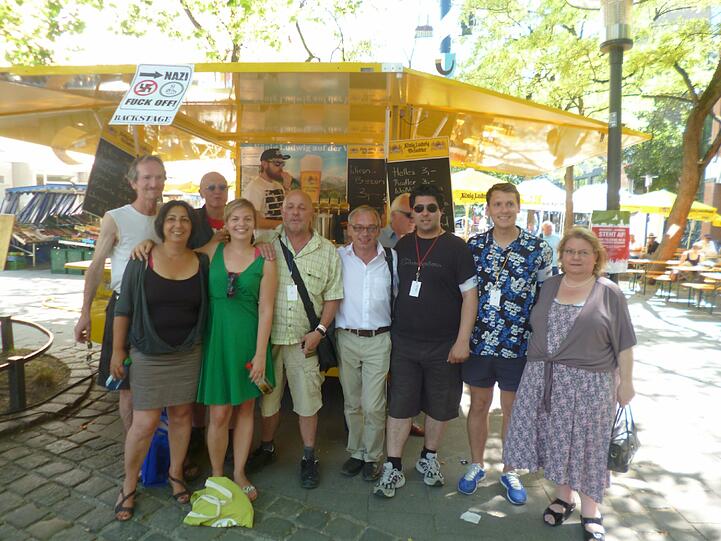 München ist bunt: Roland Zintl, Hans-Georg Stocker (hinten), Gülseren Demirel, Katharina Schulze, Willi Wermelt, Roland Fischer, Nima Lirawi, Alexander Eisfeld, Christina Hörl (vorne).