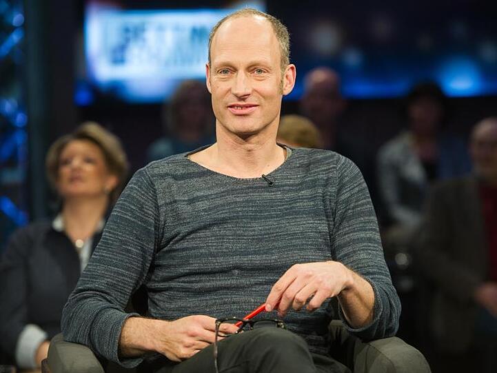 Der Schauspieler und Buchautor, Joachim Meyerhoff, nimmt an einer Talkshow teil. Foto: Ole Spata/dpa