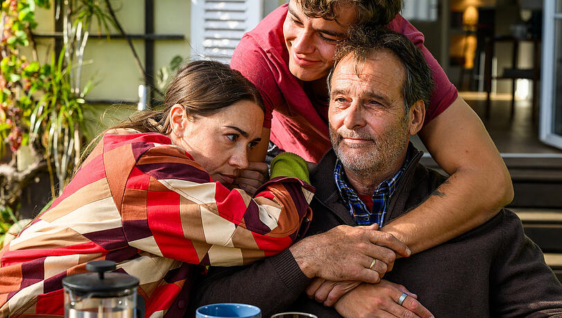 Henrike Hahn (li.) wird noch bis Frühling 2027 bei "Bettys Diagnose" zu sehen sein. Ab der 14. Staffel (Herbst 2027) endet ihre Zeit in der Krankenhausserie. Henrike Hahn (li.) wird noch bis Frühling 2027 bei "Bettys Diagnose" zu sehen sein. Ab der 14. Staffel (Herbst 2027) endet ihre Zeit in der Krankenhausserie.