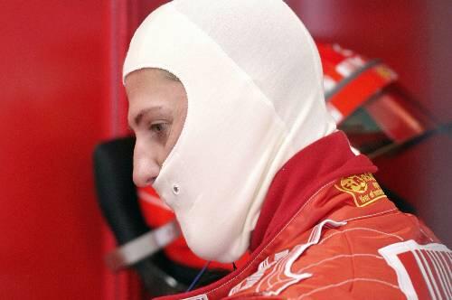 Michael Schumacher macht sein Nacken zu schaffen. So sehr, dass nun auch sein Comeback ungewiss scheint.