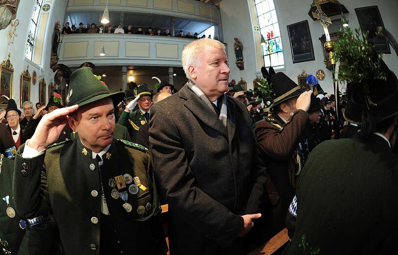 Seehofer würdigt Einsatz der Gebirgsschützen
