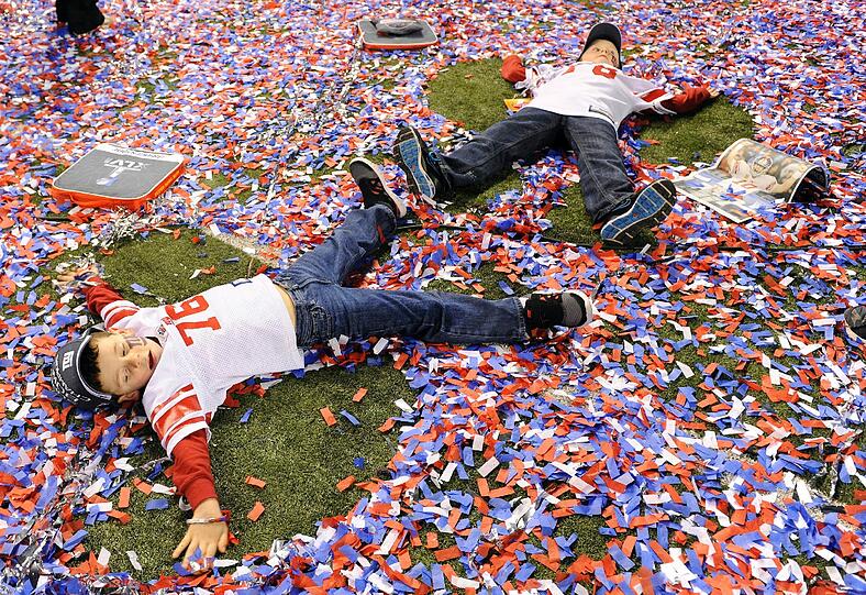Nicht nur im Stadion, in ganz Amerika und der Welt fieberten die Fans beim sportlichen Ereignis der Superlative mit - am Times Square in New York herrschte nach dem Sieg der Giants absoluter Ausnahmezustand.