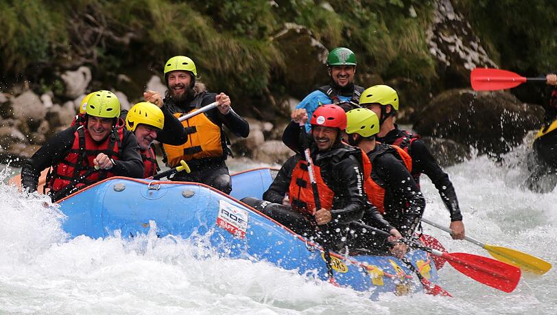 Volle Action! Die Löwen hatten sichtlich Spaß beim Wildwasser-Rafting auf der Salzach - klicken Sie sich durch! Volle Action! Die Löwen hatten sichtlich Spaß beim Wildwasser-Rafting auf der Salzach - klicken Sie sich durch!