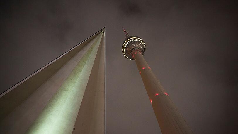 Blick am frühen Morgen auf den Berliner Fernsehturm.