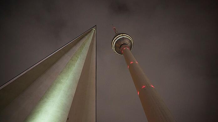 Blick am frühen Morgen auf den Berliner Fernsehturm.