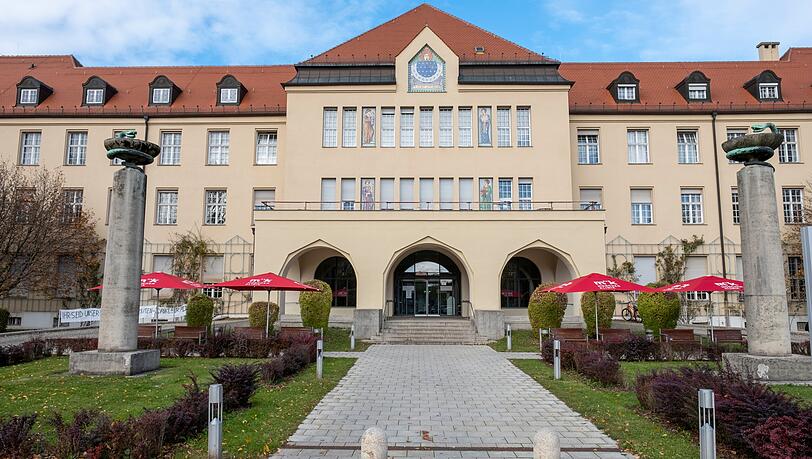 Ärzte der städtischen Kliniken haben mehrere Brandbriefe geschrieben. Sie fühlen sich überlastet. Ärzte der städtischen Kliniken haben mehrere Brandbriefe geschrieben. Sie fühlen sich überlastet.