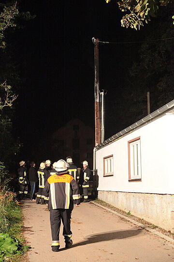 Aschau am Inn/Mühldorf: Mast brennt - Strom fällt aus - Bilder - Abendzeitung München