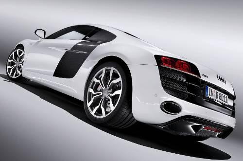 Die Karosserie des stärkeren R8 wurde leicht in Richtung noch mehr Sportlichkeit modifiziert.