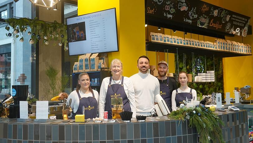 Fatih Ünal (3.v.l.) und sein Team haben ihr Moccaffé erst vor kurzem eröffnet. Im neuen Jahr haben sie noch viele Pläne.