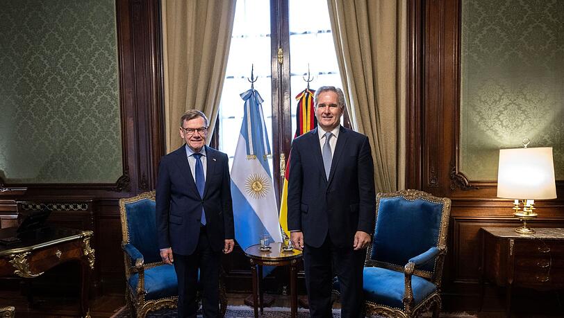Außenminister Johann Wadephul (CDU, l.) beim Treffen mit seinem argentinischen Kollegen Pablo Quirno in der Hauptstadt Buenos Aires. Außenminister Johann Wadephul (CDU, l.) beim Treffen mit seinem argentinischen Kollegen Pablo Quirno in der Hauptstadt Buenos Aires.