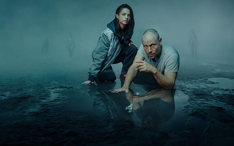 Soma (Lisa-Marie Koroll) und Ben Sandmann (Max Riemelt) machen in "Die Düsteren" Bekanntschaft mit einer Reihe von Doppelgängern. Soma (Lisa-Marie Koroll) und Ben Sandmann (Max Riemelt) machen in "Die Düsteren" Bekanntschaft mit einer Reihe von Doppelgängern.