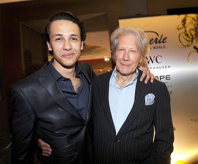 Vater und Sohn entdecken die "Gentemen Style Night 2015": Schauspieler Bernd Herzsprung und Marvin Herzsprung .
