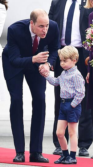 Prinz George trägt noch bis zu seinem achten Lebensjahr kurze Hosen.