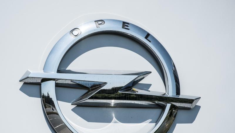 PSA hatte Opel im Sommer 2017 vom US-Autobauer General Motors übernommen und dann mit harter Hand eine Sanierung begonnen. PSA hatte Opel im Sommer 2017 vom US-Autobauer General Motors übernommen und dann mit harter Hand eine Sanierung begonnen.