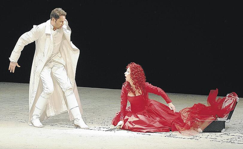 Kupfer-Festspiele: Der Sänger Jochen Kupfer (hier als &bdquo;Don Diovanni&ldquo; mit Ute Selbig) singt im Juli drei Mozart-Opern &ndash; und zuvor die Premiere als &bdquo;Eugen Onegin&ldquo;. Foto: Schillinger