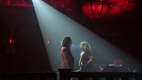Joacquin Phoenix und Lady Gaga singen in "Joker - Folie à Deux".