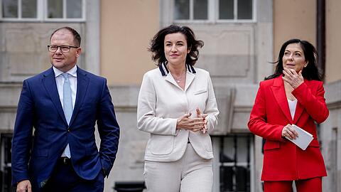 Schneider trat gemeinsam mit Wirtschaftsministerin Reiche und Forschungsministerin Dorothee Bär vor die Presse.