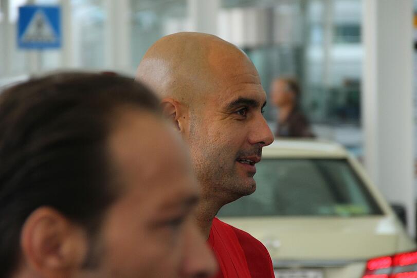 Bilder vom Flughafen München: Der FC Bayern vor dem Abflug in die USA.