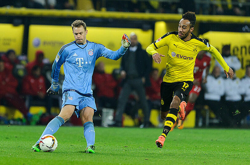 Für Bayerns Torhüter Manuel Neuer (l.) (hier im Duell mit Dortmunds Pierre-Emerick Aubameyang) gehört der BVB zu den "fünf besten Teams in Europa".