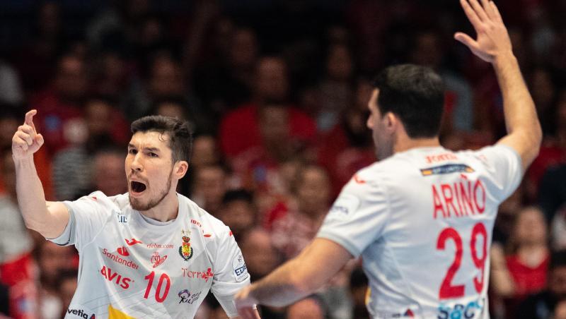 Spaniens Alex Dujshebaev Dobichevaeva (l) und Aitor Arino Bengoechea feiern den 30:26-Erfolg gegen Österreich. Spaniens Alex Dujshebaev Dobichevaeva (l) und Aitor Arino Bengoechea feiern den 30:26-Erfolg gegen Österreich.