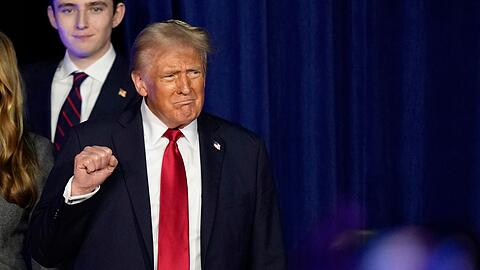 Nach Erhebungen und Prognosen amerikanischer Medien steht Trump als Sieger der US-Präsidentschaftswahl fest.
